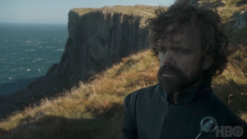 Tyrion giờ đây mang dáng vẻ nghiêm nghị, hoàn toàn mất đi vẻ bông lơn, hài hước trước đây.