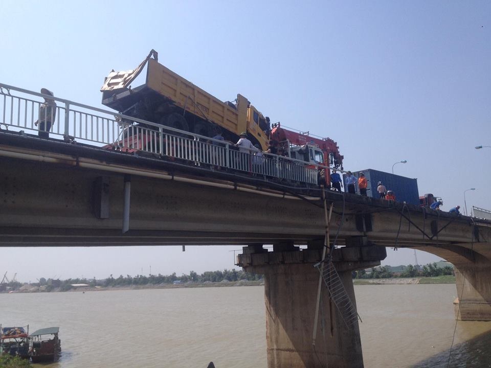 Trục vớt thành công xe bị nạn