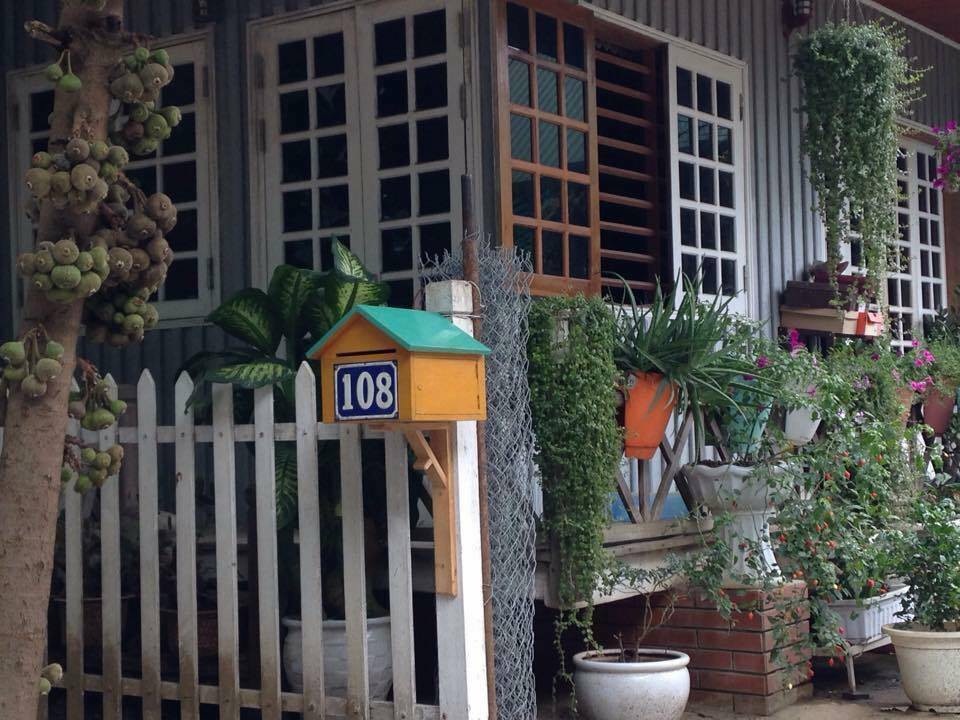 Mê mẩn ngôi nhà hoa hồng đẹp như cổ tích trên cao nguyên đá Hà Giang - 3
Ngôi nhà được hoàn thiện trong vòng nửa năm, tất cả các chi tiết, đồ dùng trong căn nhà đều được vợ chồng chị Thảo, anh Huy lựa chọn kỹ càng