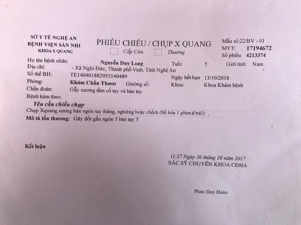 Mẹ cháu bé 5 tuổi "tố"cô giáo đánh gãy ngón tay con mình ở trường mầm non - 3 Phiếu chụp X Quang kết luận tay cháu Long gãy đốt gần ngón 5 bàn tay trái.