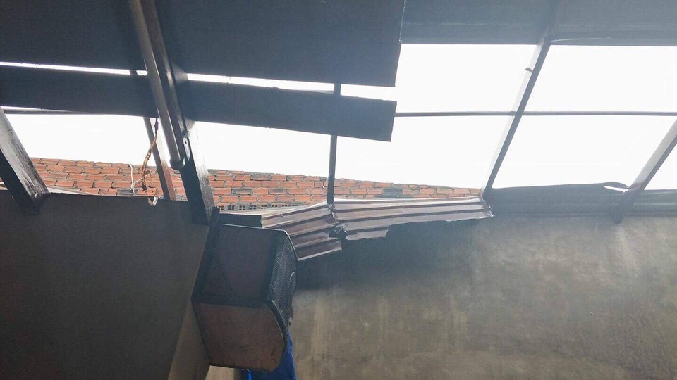 "Cơn bão chưa từng thấy suốt 25 năm qua!" - 2 "Cơn bão chưa từng thấy suốt 25 năm qua!" - 2