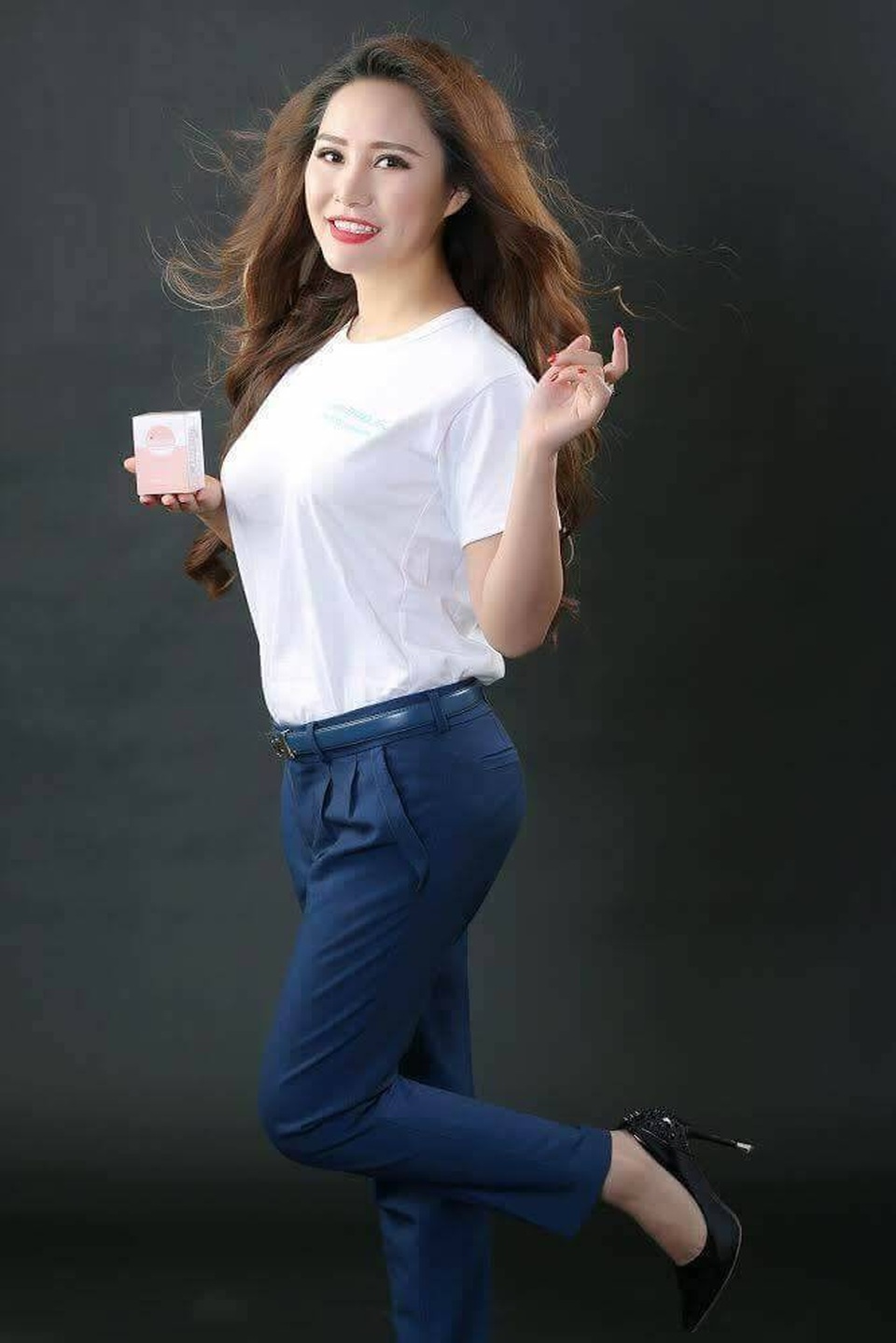 Á hậu doanh nhân Hoàn vũ Minh Thảo: “ Sứ mệnh của tôi là đồng hành cùng 20 triệu phụ nữ Việt xóa tan nỗi lo ngày đèn đỏ” - 3
Minh Thảo luôn năng động và trẻ trung