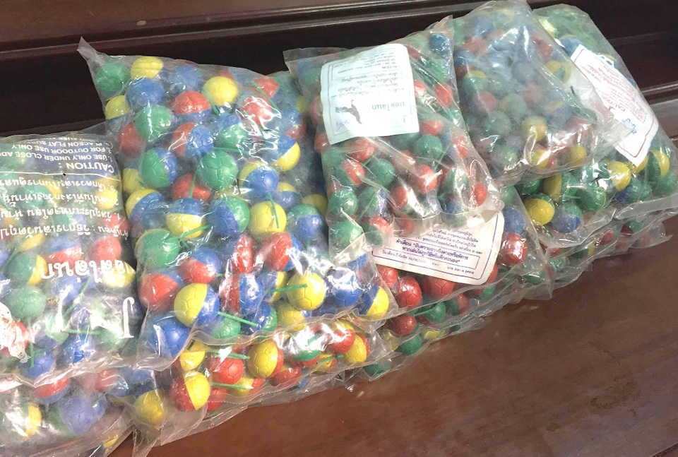 
Số pháo bi do nước ngoài sản xuất được Tr. vận chuyển 2300 quả.
