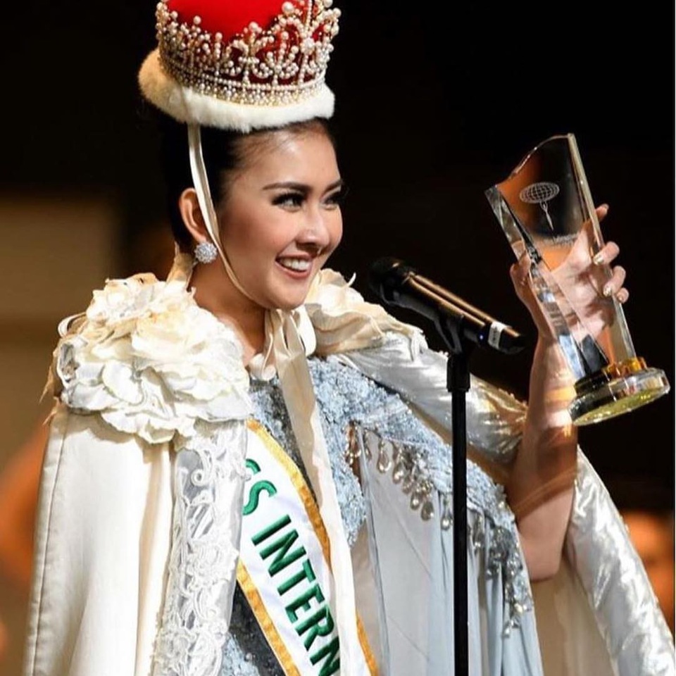 Vẻ đẹp hút hồn của tân hoa hậu quốc tế - 12
Kevin Lilliana đã vượt qua 70 người đẹp khác để giành chiến thắng này
