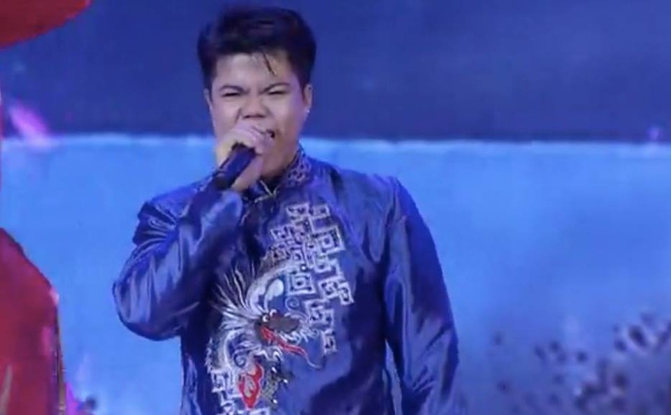 “Tôi tự hào được đứng trên sân khấu hát vinh danh Nhân tài Đất Việt” - 2 Ca sĩ Đinh Mạnh Ninh chia sẻ, anh tự hào khi được hát trong chương trình ý nghĩa này. (Ảnh: Xuân Ngọc)