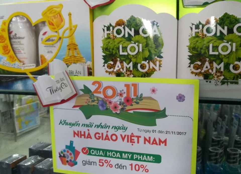 Muôn nẻo tặng phong bì thầy cô - 1
Nhiều bố mẹ đau đầu khi cân nhắc chọn quà tặng thầy cô dịp 20/11 (ảnh minh họa)