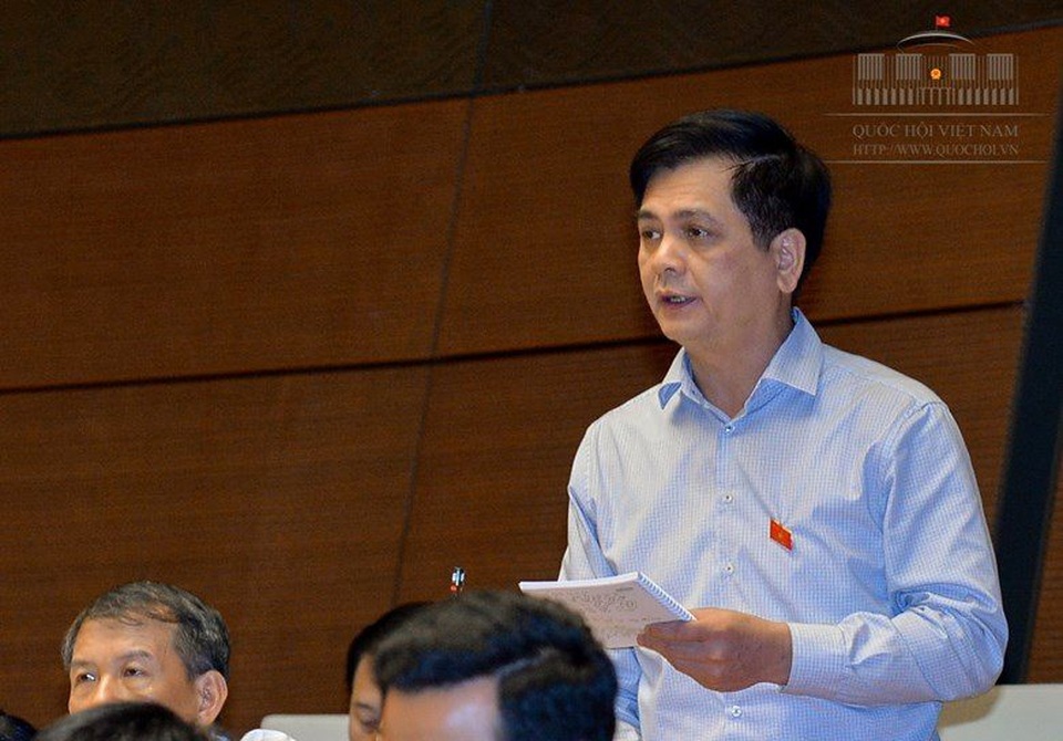 Thủ tướng: Nâng lương công chức để chống tham nhũng vặt - 9
Đại biểu Nguyễn Lâm Thành (Lạng Sơn) chuyển câu hỏi của cử tri về việc Thủ tướng khắc phục như thế nào những bất cập của BOT? (Ảnh: Quochoi.vn)