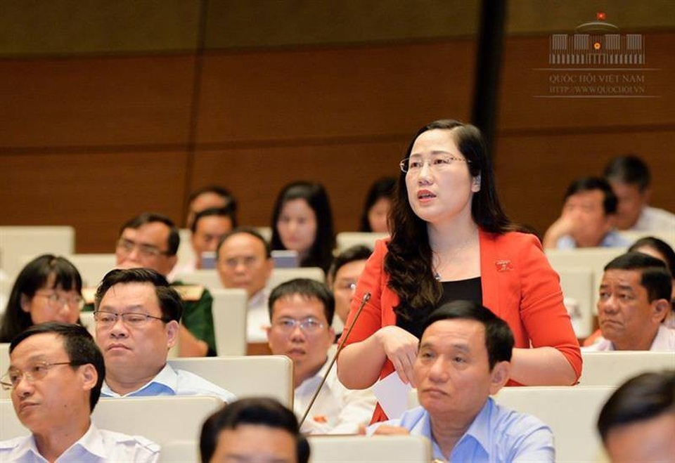“Từ đồng hồ tới bút máy đắt tiền đều là tài sản tham nhũng!” - 1
Đại biểu Nguyễn Thị Thuỷ đề cập thực trạng thu hồi tài sản trong quá trình xử lý tội phạm tham nhũng.