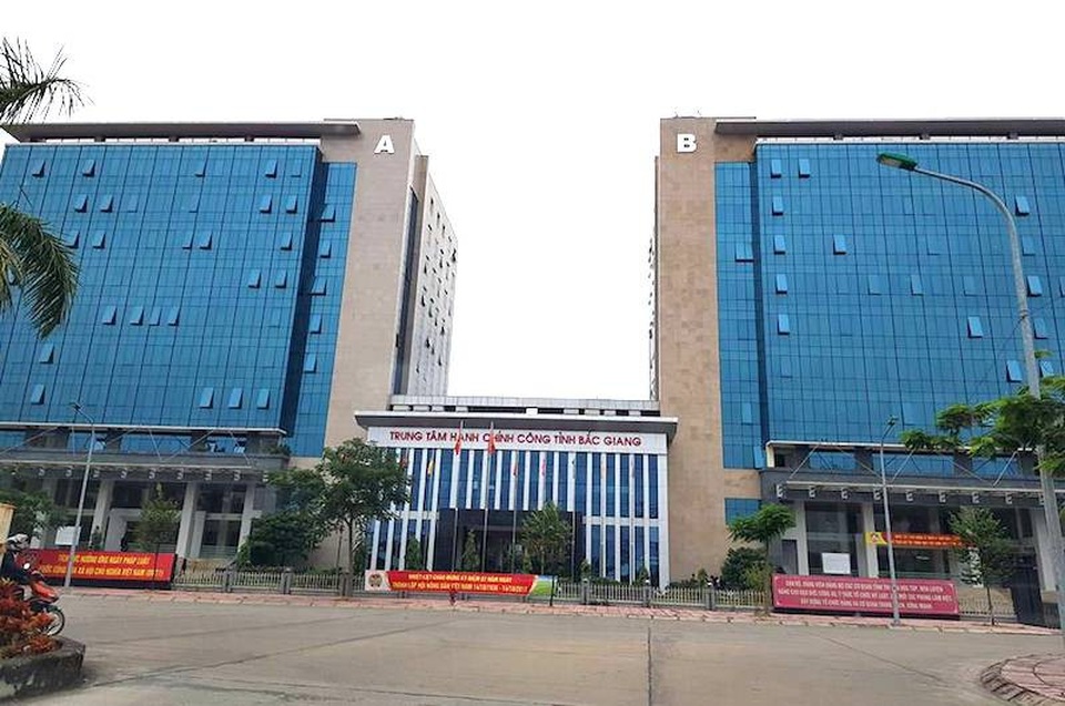 Đá ốp rơi quanh khu liên cơ quan tỉnh Bắc Giang: Chủ đầu tư giãi bày về sự lạ thường! - 5 Đá ốp rơi quanh khu liên cơ quan tỉnh Bắc Giang: Chủ đầu tư giãi bày về sự lạ thường! - 5