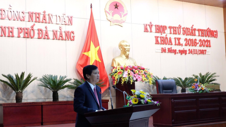 Ông Nguyễn Xuân Anh vắng mặt tại cuộc họp bãi nhiệm Chủ tịch HĐND Đà Nẵng - 2
Ông Nguyễn Nho Trung- UV Ban Thường vụ Thành uỷ, Phó Chủ tịch HĐND TP chủ trì cuộc họp sáng nay 24/11.