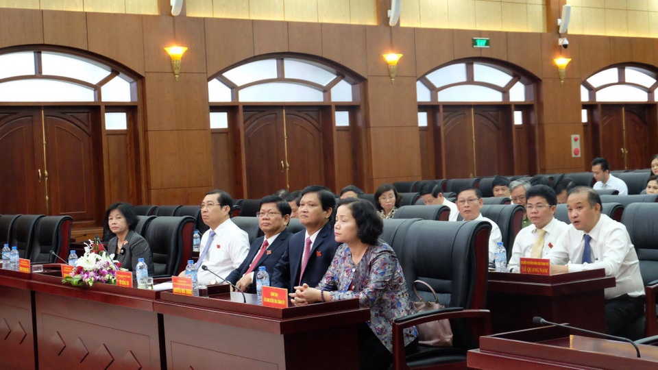 Ông Nguyễn Xuân Anh vắng mặt tại cuộc họp bãi nhiệm Chủ tịch HĐND Đà Nẵng - 3
Các đại biểu tham dự cuộc họp sáng nay. Chỉ có một đại biểu vắng mặt và có đơn xin phép là ông Nguyễn Xuân Anh.