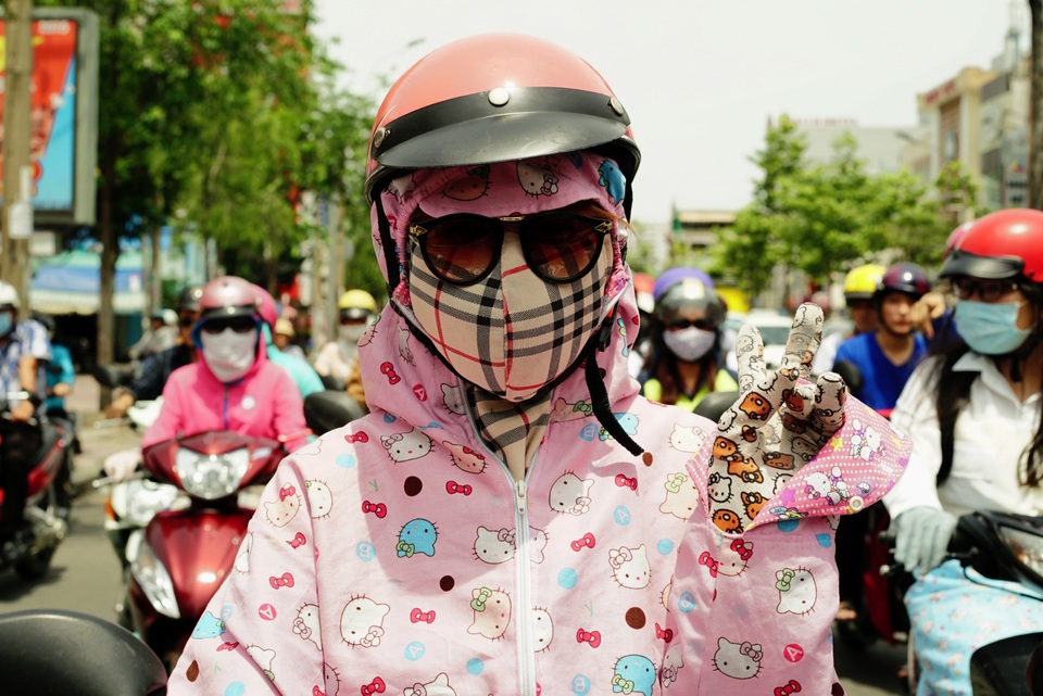 Góc nhìn hài hước của một “ông Tây” về cách chị em “chống nắng” - 6