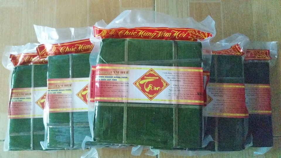 Bánh tét cổ truyền 400 năm làng Chuồn “hút” hàng dịp Tết - 11 Năm nay ở làng Chuồn còn có cả bánh chưng dịp Tết