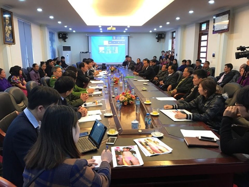 Bé gái 4 tuổi bầm tím toàn thân: Bước đầu xác định do 4 bạn cùng lớp đánh - 1
Quang cảnh buổi họp báo sáng nay.
