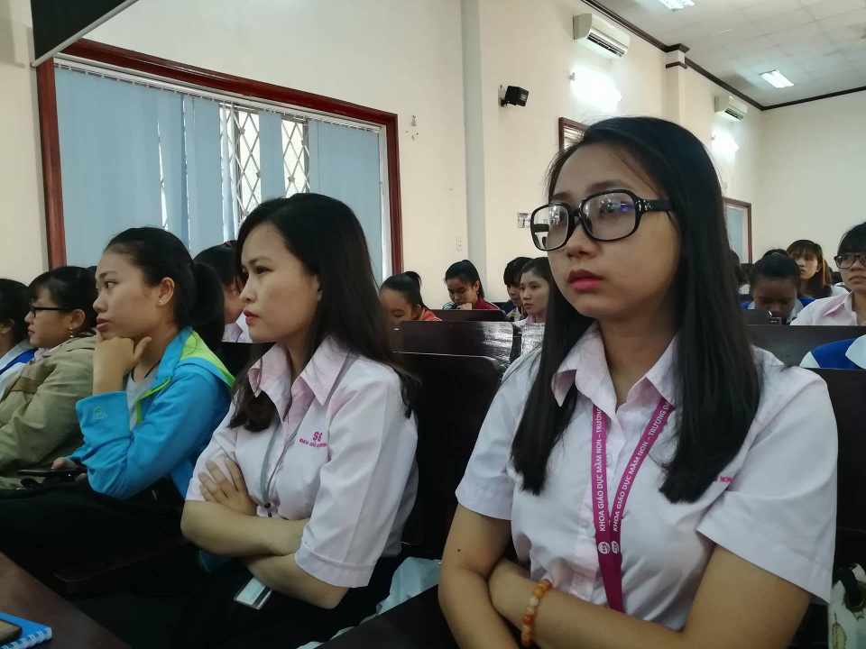 Sinh viên ngành Mầm non lo bạo hành trẻ có tính “lây nhiễm” - 1
Sinh viên ngành Giáo dục mầm non, ĐH Sài Gòn tham dự tọa đàm về chống bạo hành trẻ em