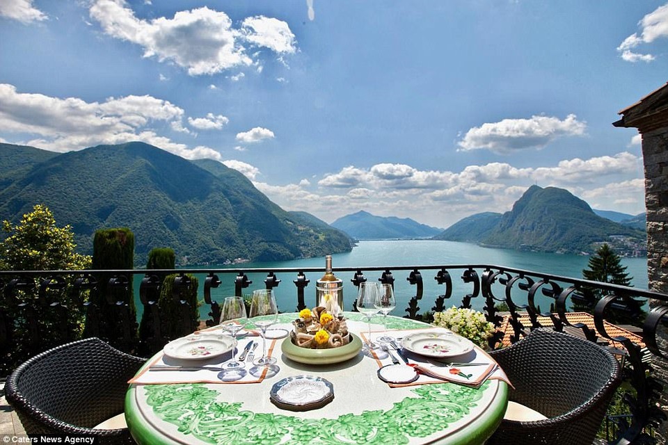 Bên cạnh nội thất xa hoa, sang trọng không có gì phải bàn cãi, chính góc nhìn là chi tiết nâng cao giá trị và tạo sự khác biệt lớn giữa các căn biệt thự.