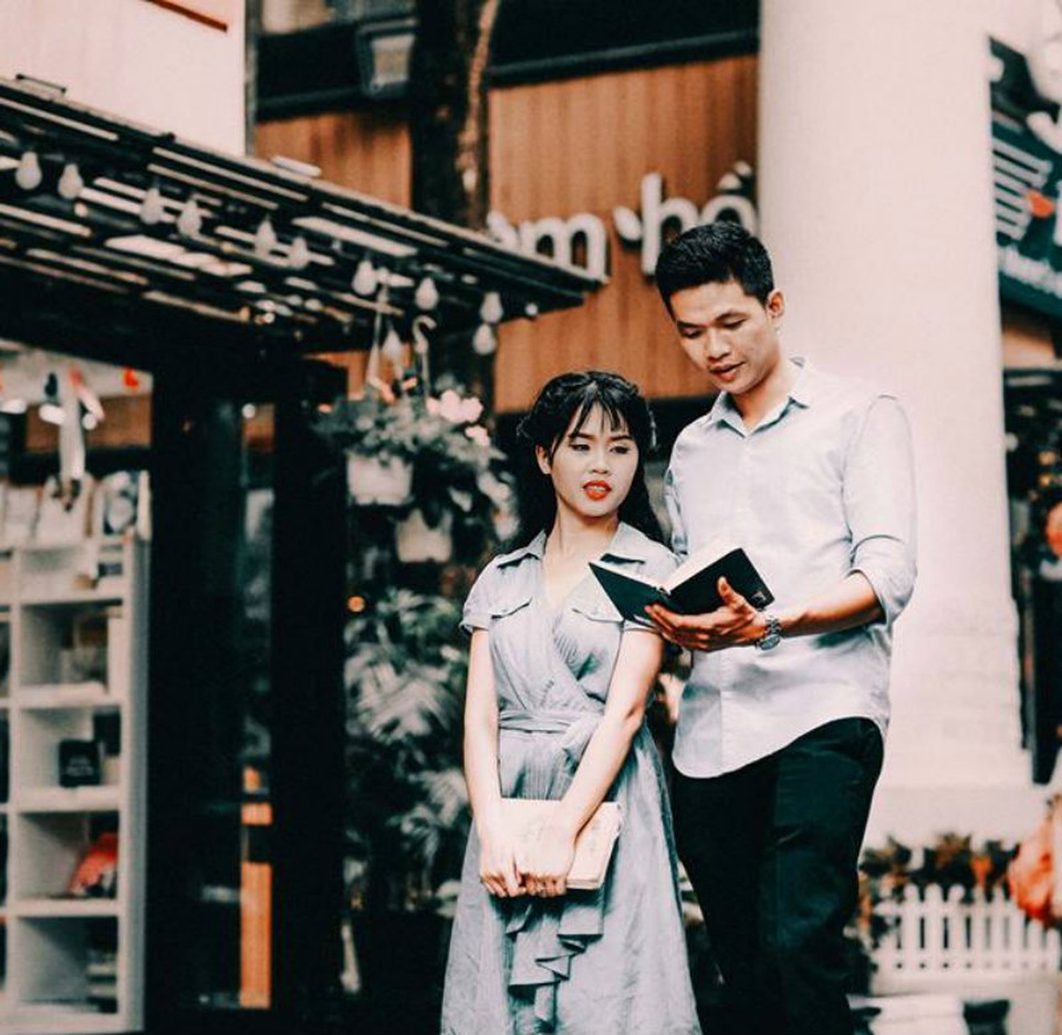 Bộ ảnh cưới ý nghĩa chuyển thể từ bộ phim tình cảm lãng mạn - 8 Và tôi hiểu đó không đơn thuần chỉ là ước muốn nông nổi của tuổi trẻ mơ mộng hay ảo giác điên rồ của một đêm say. Đối với tôi, đó lại là tình yêu tôi muốn ôm ấp cả cuộc đời.