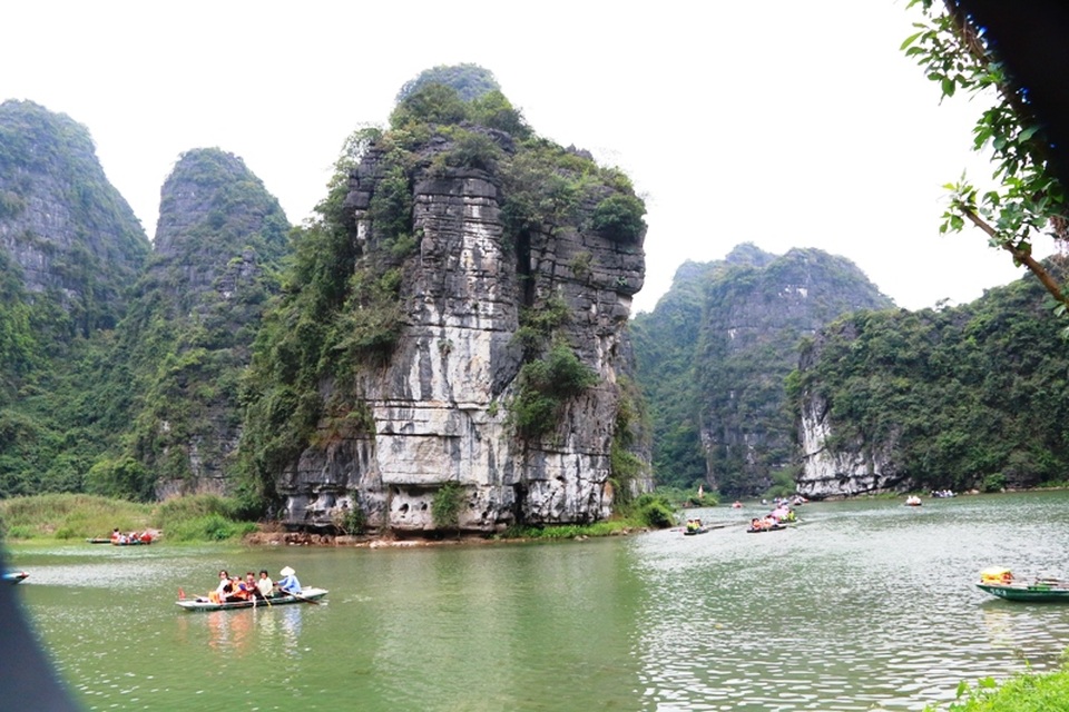 Danh thắng Tràng An được ví như vịnh Hạ Long trên cạn với vẻ đẹp hoang sơ, sơn thủy hữu tình