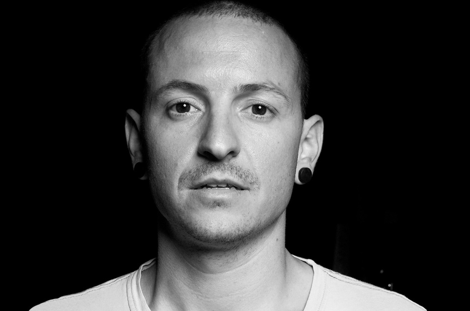 Vui buồn showbiz thế giới 365 ngày qua… - 13 Giọng ca chính của nhóm rock Linkin Park tự sát