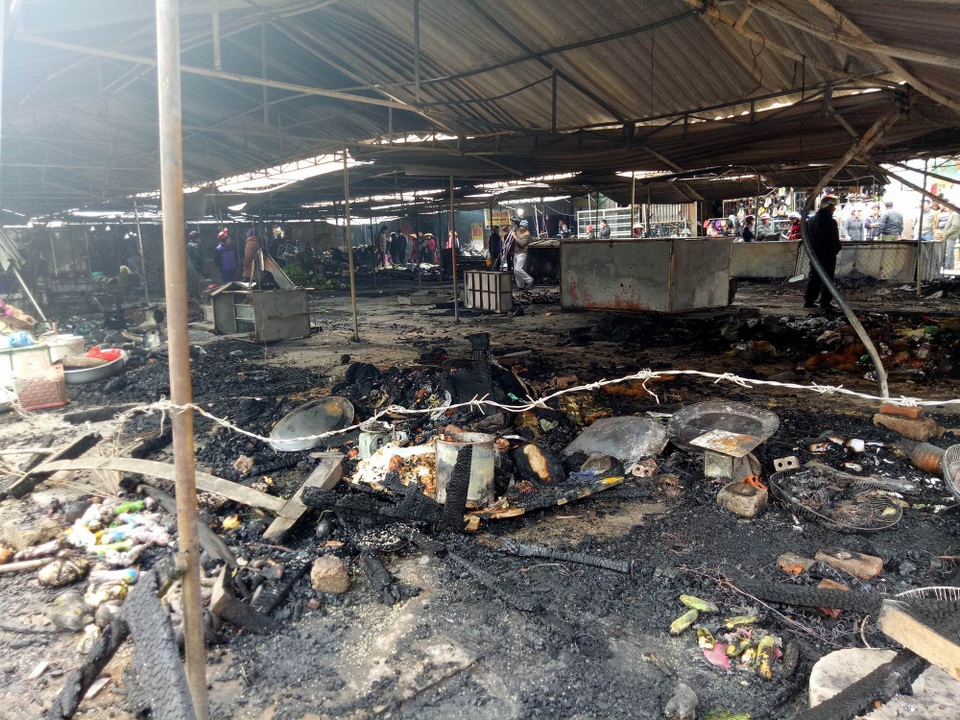 Chợ thị trấn bùng cháy lúc nửa đêm, tiểu thương trắng tay trước tết - 8