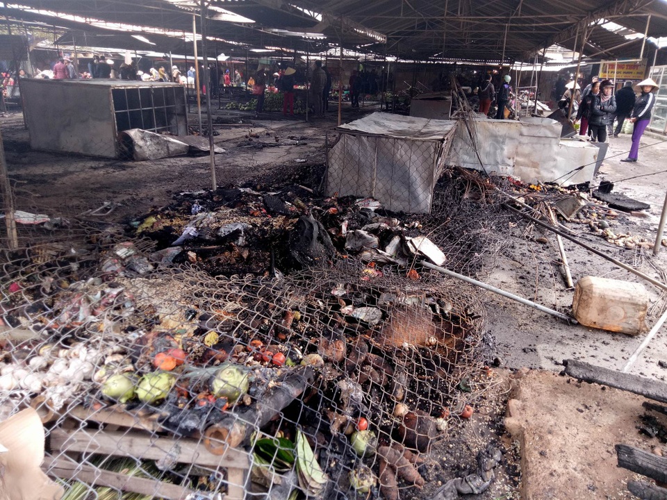 Chợ thị trấn bùng cháy lúc nửa đêm, tiểu thương trắng tay trước tết - 10