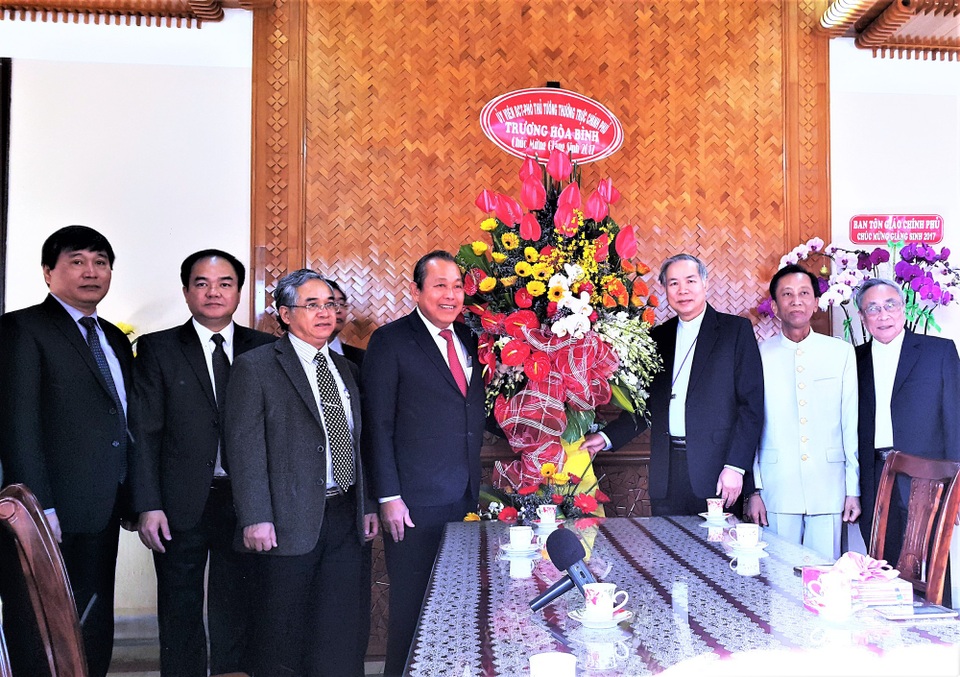 Phó thủ tướng Trương Hòa Bình thăm, chúc mừng Giáng sinh tại Gia Lai, Kon Tum - 1
Ủy viên Bộ Chính trị, Phó thủ tướng Thường trực Chính phủ Trương Hòa Bình đã cùng đoàn công tác đã thăm, chúc mừng Giáng sinh tại Gia Lai, Kon Tum