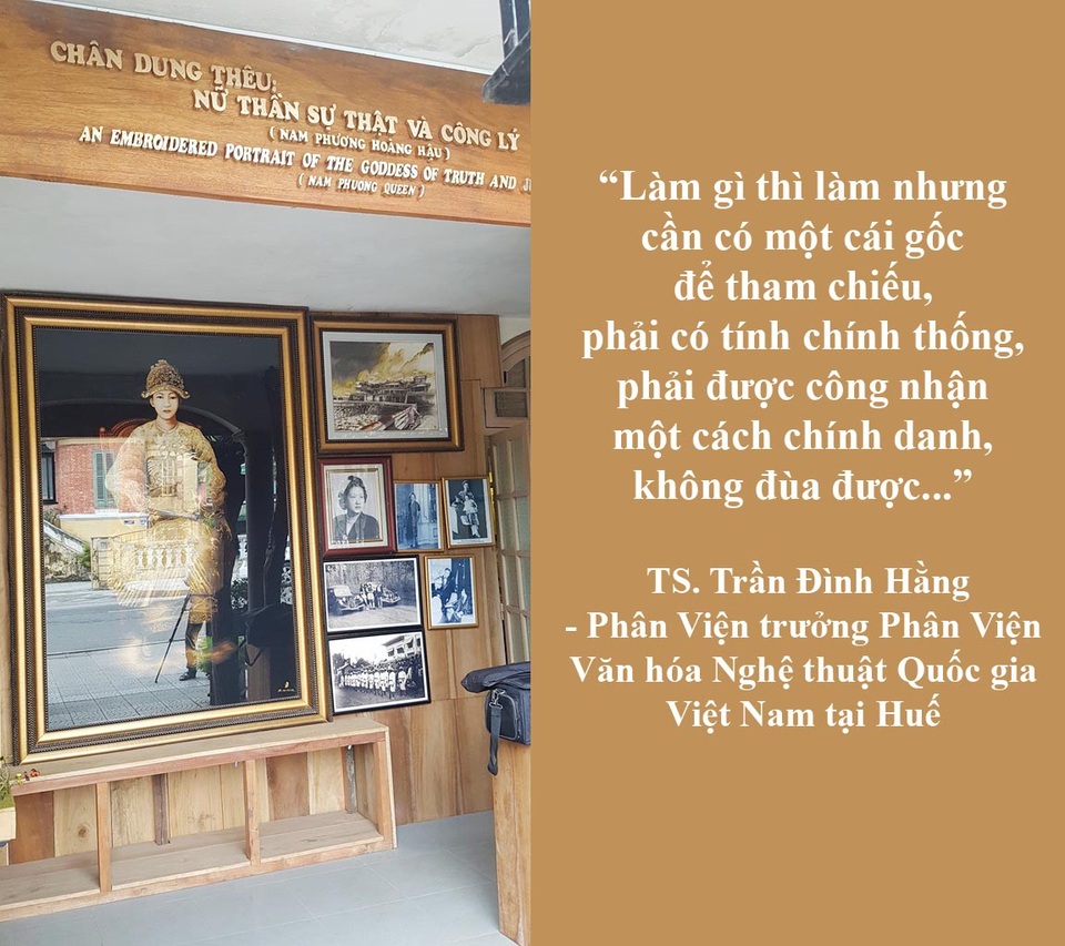 Tranh cãi tượng rùa vàng đặt ở Hồ Gươm và người đẹp “thi chui” - 2 Xem thêm: Nam Phương Hoàng Hậu được “phong” Nữ thần sự thật và công lý?
