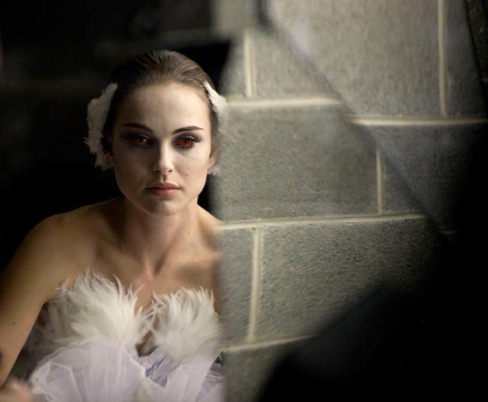 Bộ phim 18+ “tệ nhất năm” là bộ phim… đáng nhớ nhất - 2 Cảnh trong phim “Black Swan” (Thiên nga đen - 2010)
