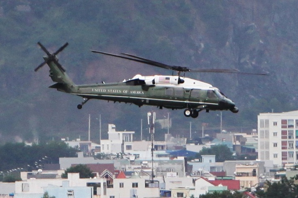 
Máy bay thực hiện nhiều bài bay để thử nghiệm, kiểm tra.
