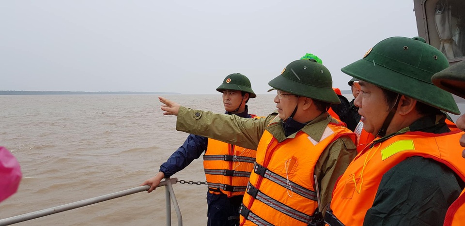 Thị trấn ven biển "nín thở" chờ bão - 9 Thị trấn ven biển "nín thở" chờ bão - 9