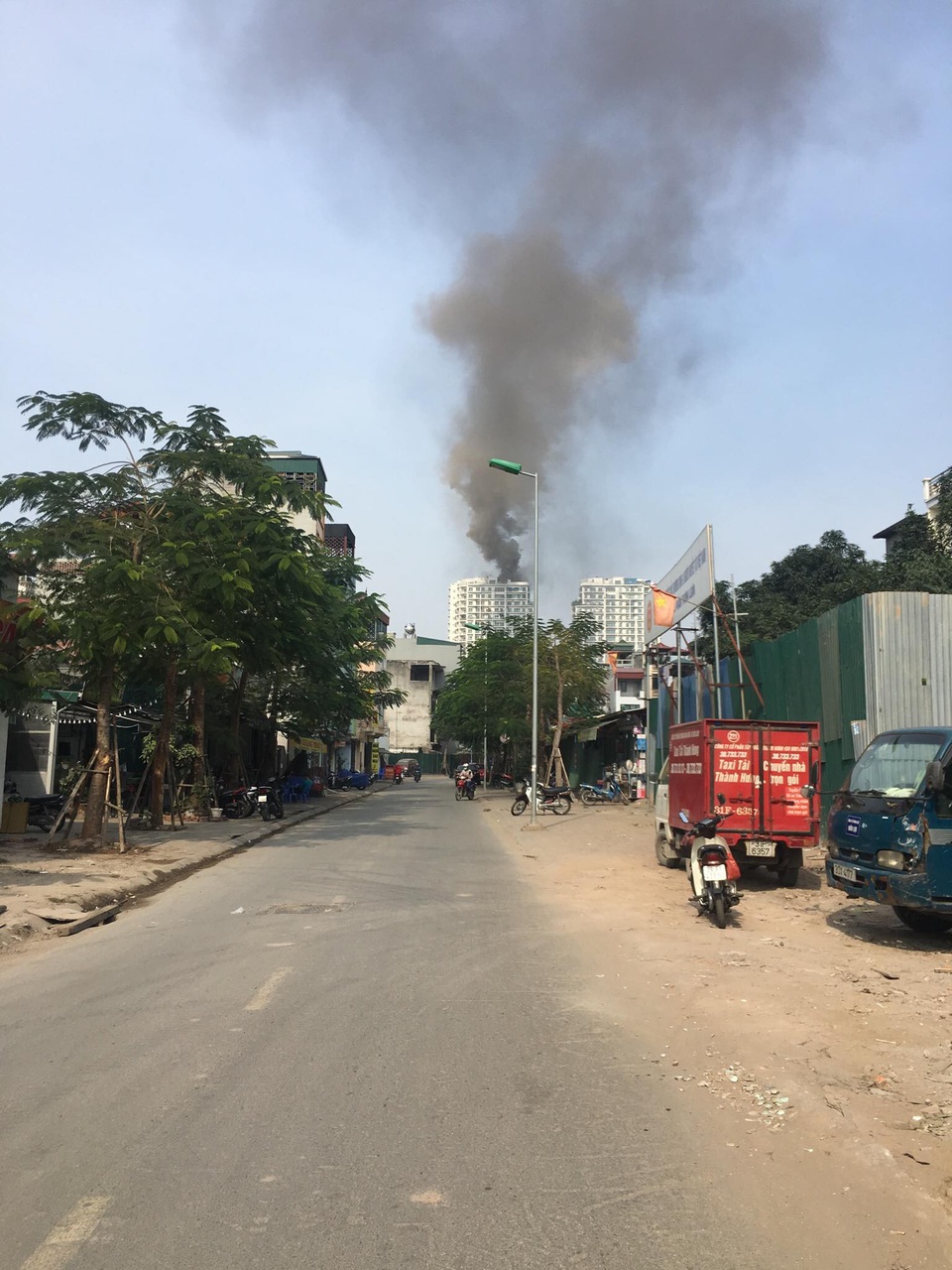 Hà Nội: Cháy lớn tại chung cư trên đường Hoàng Hoa Thám - 8
(Ảnh: Châu Như Quỳnh)