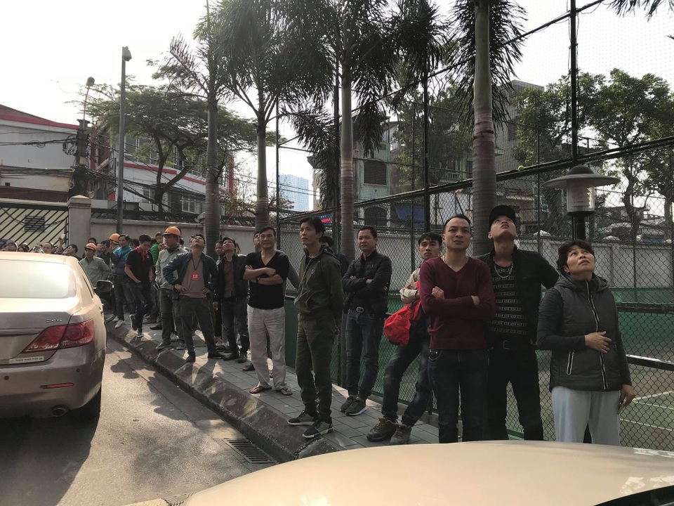 Hà Nội: Cháy lớn tại chung cư trên đường Hoàng Hoa Thám - 11 Hà Nội: Cháy lớn tại chung cư trên đường Hoàng Hoa Thám - 11