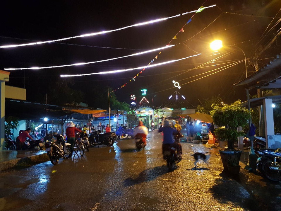 Bão số 16 suy yếu, nhịp sống Cần Giờ trở lại bình thường - 2 Bão số 16 suy yếu, nhịp sống Cần Giờ trở lại bình thường - 2