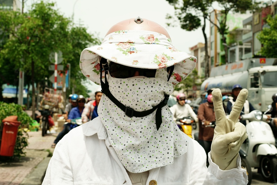 Góc nhìn hài hước của một “ông Tây” về cách chị em “chống nắng” - 9