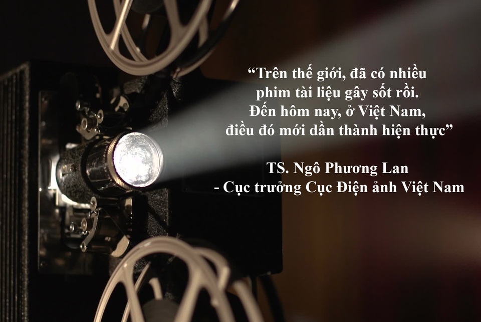 Tranh cãi tượng rùa vàng đặt ở Hồ Gươm và người đẹp “thi chui” - 4 Xem thêm: Bao giờ phim tài liệu Việt mới hết loay hoay tìm đất sống”?