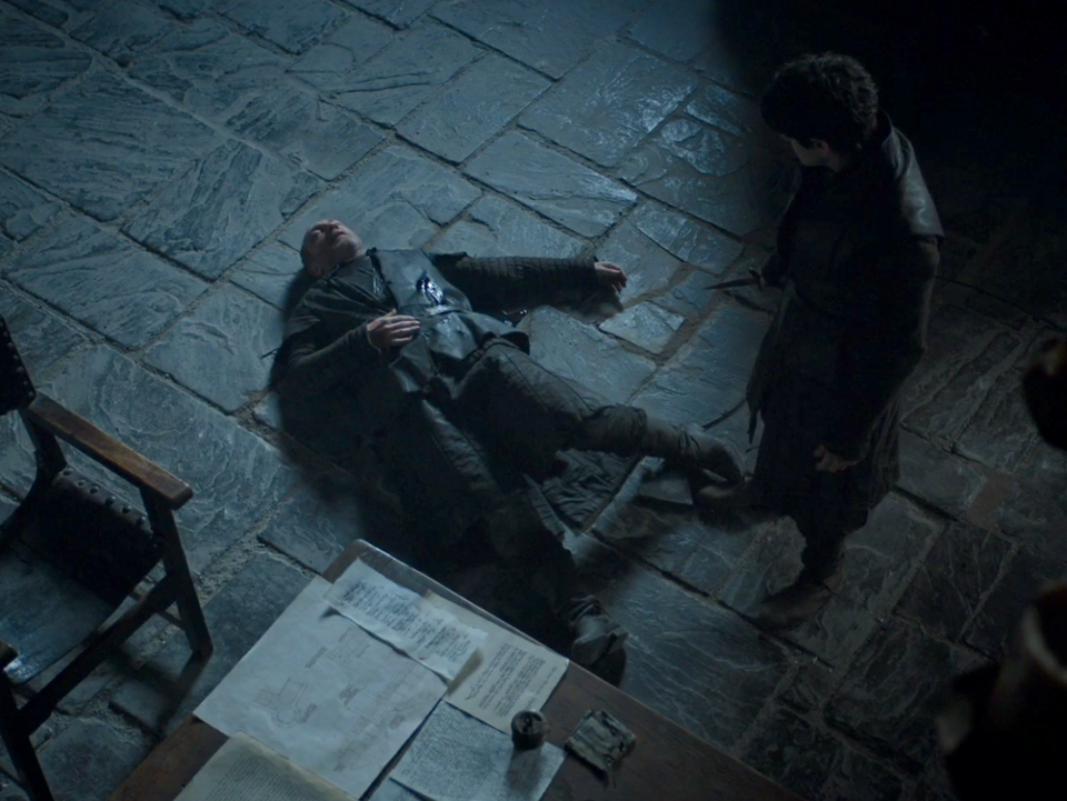 Trong phần 6, nhân vật những tưởng rất quyền lực - Roose Bolton (nam diễn viên Michael McElhatton) - lại là một trong những nhân vật đầu tiên bị bỏ mạng bởi chính đứa con trai điên cuồng, tàn độc của mình - Ramsay Bolton.