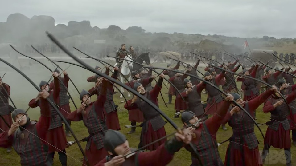 Trong khi đó Jaime Lannister sẽ tham gia chiến đấu trên bộ, chống lại đội quân Dothraki của Daenerys và những chú rồng phun ra lửa của nàng.