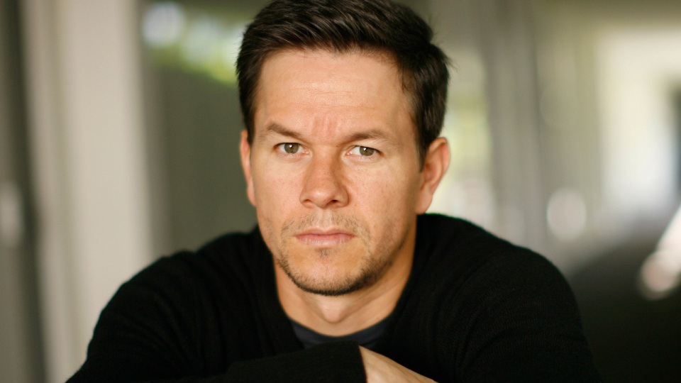 Mark Wahlberg đã vươn lên tới vị trí đầu bảng trong xếp hạng thù lao của các nam tài tử, với thu nhập 68 triệu USD (1.545 tỷ đồng). Trong năm qua, Wahlberg đóng 3 phim điện ảnh và một bộ phim truyền hình.
