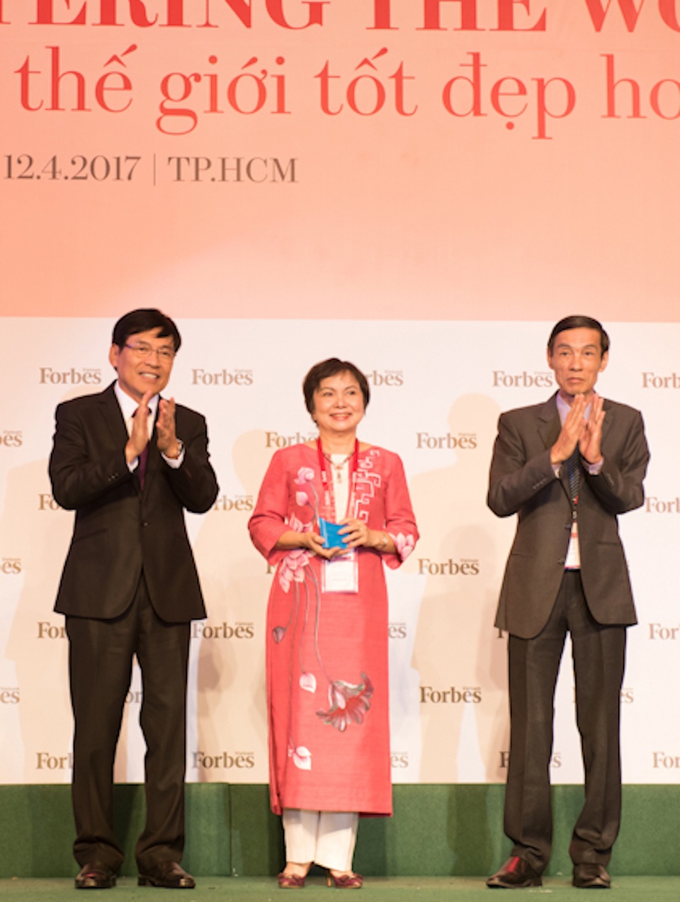 Nữ doanh nhân: Muốn thành công phải có chồng tử tế - 2 Vai trò của nữ doanh nhân ngày nay được đánh giá cao