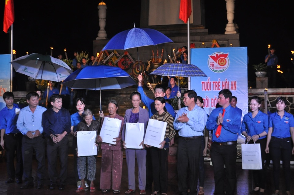 Trao quà đến thương bệnh binh và gia đình người có công trên địa bàn TP Hội An