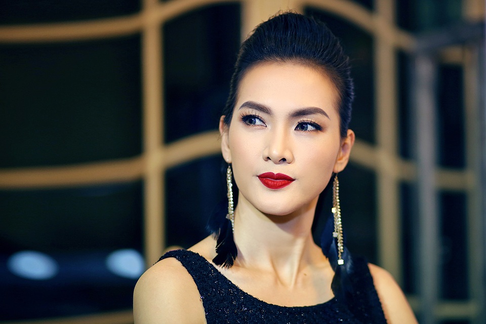 Anh Thư lần đầu trở lại sàn diễn sau ly hôn - 4 Nét đẹp tươi trẻ của người mẫu Anh Thư