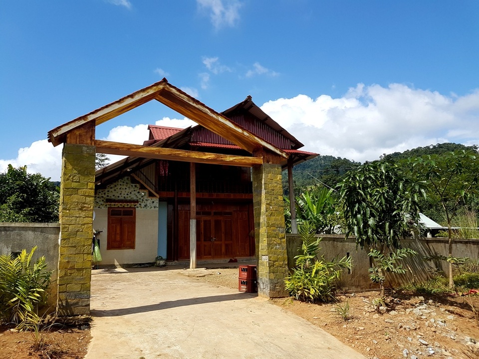 Làng “triệu phú” giữa đại ngàn - 3 Nhiều ngôi nhà khang trang ở làng Pà Rum B