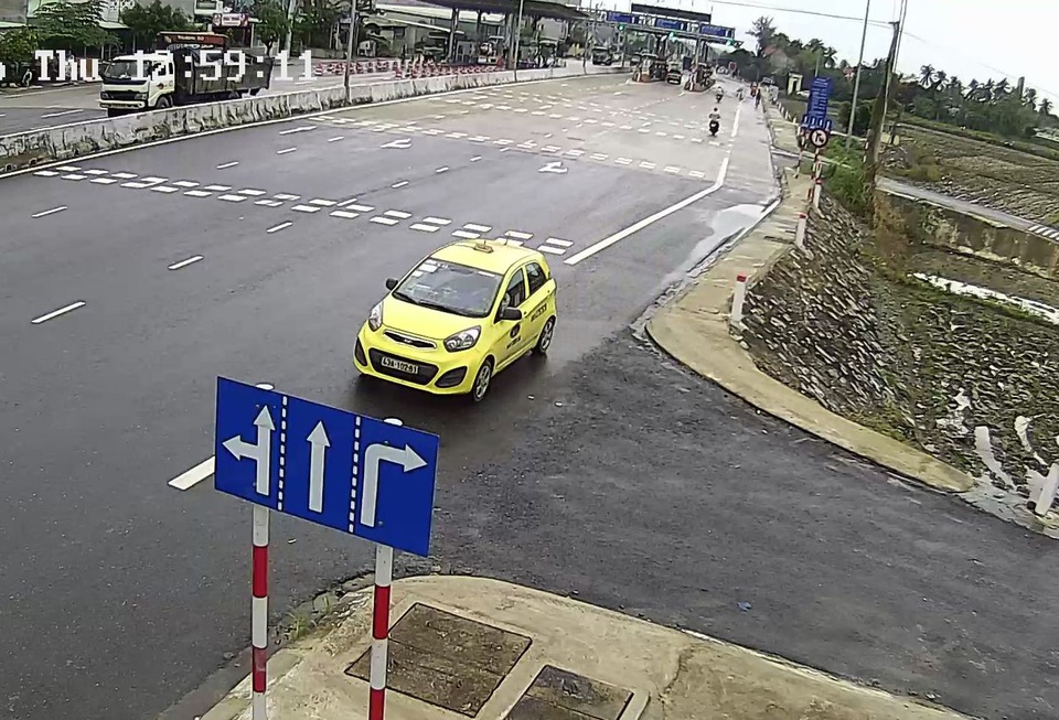 “Lạ lùng” ô tô rồng rắn ngược chiều quốc lộ 1A - 2 “Lạ lùng” ô tô rồng rắn ngược chiều quốc lộ 1A - 2
