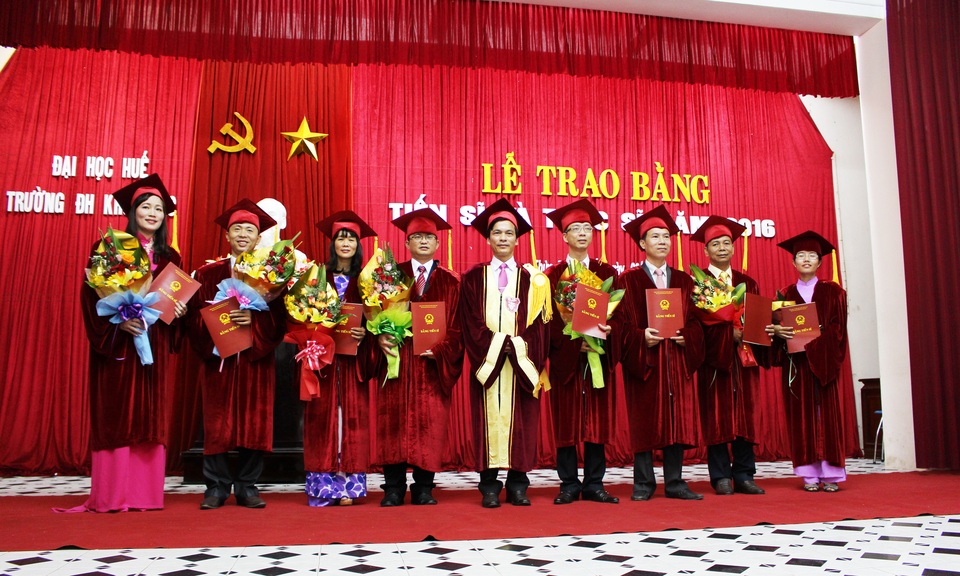 60 năm tự hào từ mái trường Đại học Khoa học Huế - 3 Lễ trao bằng Tiến sĩ và Thạc sĩ tại trường năm 2016