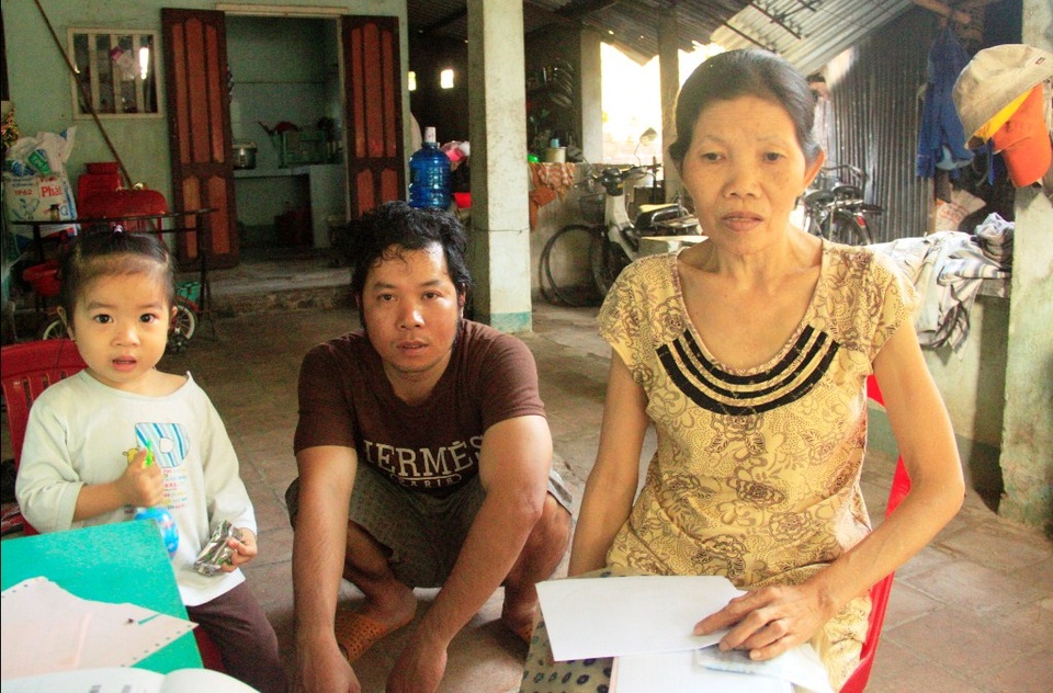 Thiếu 100 triệu đồng, người phụ nữ nghèo nguy kịch vì bệnh tim - 1 Bà Nương bị bệnh tim hơn 10 năm nay nhưng gia đình nghèo không có tiền mổ, người con trai cả là trụ cột gia đình thì lại bị thần kinh phân liệt