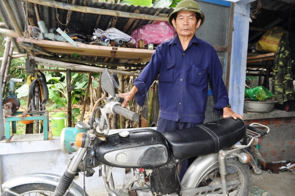 Gặp ông lão “gàn”, suốt đời vì người dưng - 3 Chiếc xe đã gắn liền với những năm tháng khổ cực nhưng đầy tự hào của ông, nhiều người mua lại nhưng ông không bán mà để làm kỷ niệm