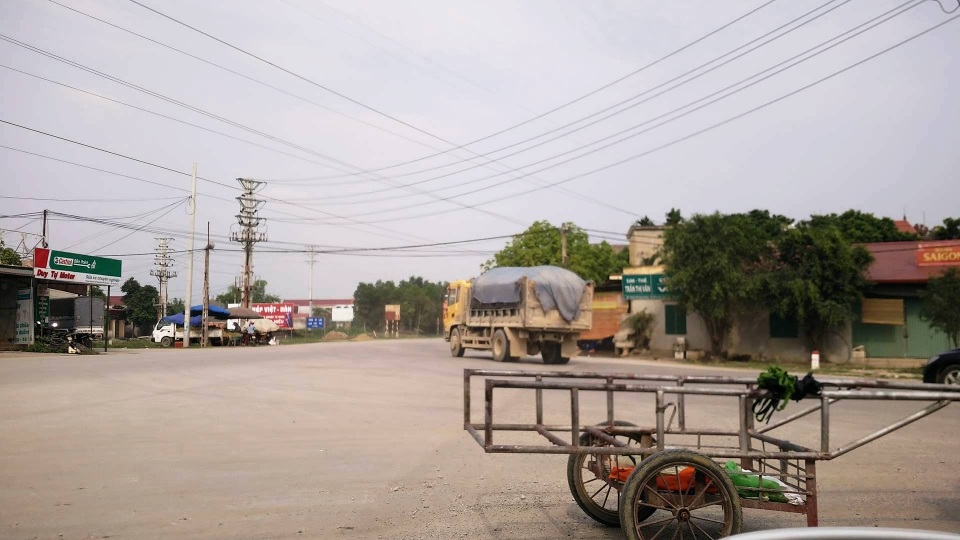 Ninh Bình: “Tập đoàn” xe quá tải tung hoành, tỉnh lộ “gồng mình” chống đỡ! - 4 Ninh Bình: “Tập đoàn” xe quá tải tung hoành, tỉnh lộ “gồng mình” chống đỡ! - 4