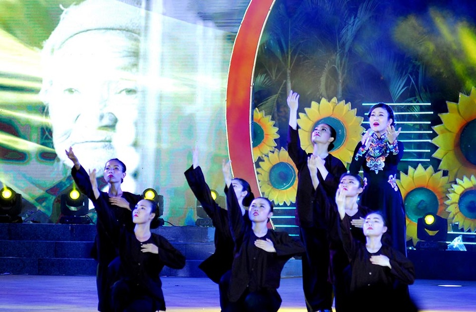 Hào hùng không khí ngày giải phóng miền Nam, thống nhất Đất nước - 9 Hào hùng không khí ngày giải phóng miền Nam, thống nhất Đất nước - 9