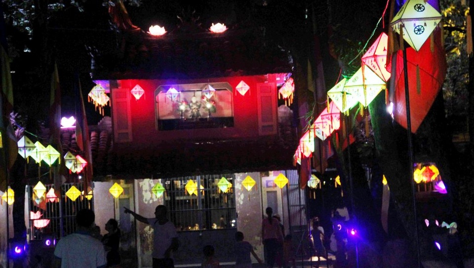 Huế rực rỡ sắc màu chào đón mùa Phật đản - 3 Huế rực rỡ sắc màu chào đón mùa Phật đản - 3