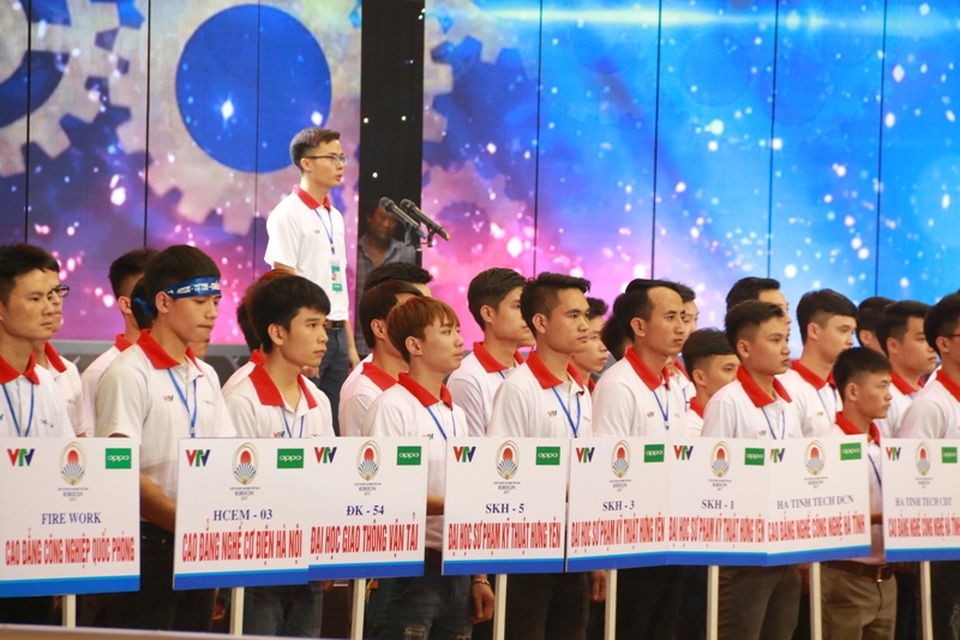 Khởi tranh chức vô địch “chinh phục đĩa bay” cuộc thi robocon 2017 - 2 32 đội tuyển xuất sắc sẽ cùng nhau tranh tài chọn ra nhà vô địch Robocon Việt Nam 2017, để sang Nhật Bản chinh phục đĩa bay.